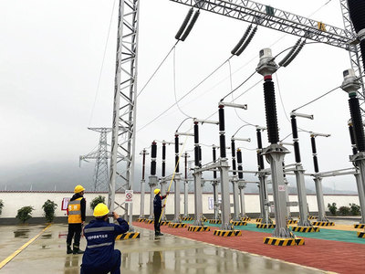 贵南铁路“样板”牵引变配电所一次受电成功