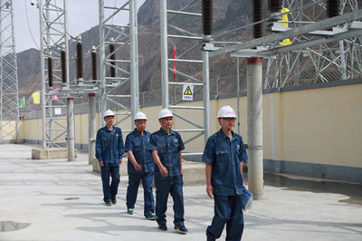 中国铁建电气化局集团南方公司施工的兰 …